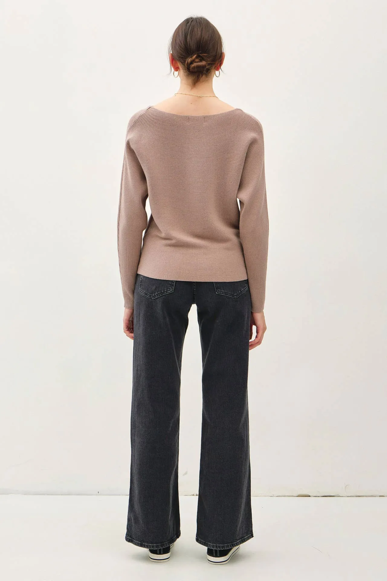 BOAT NECK DOLMAN SLEEVE PULLOVER KNIT TOP | Mocha